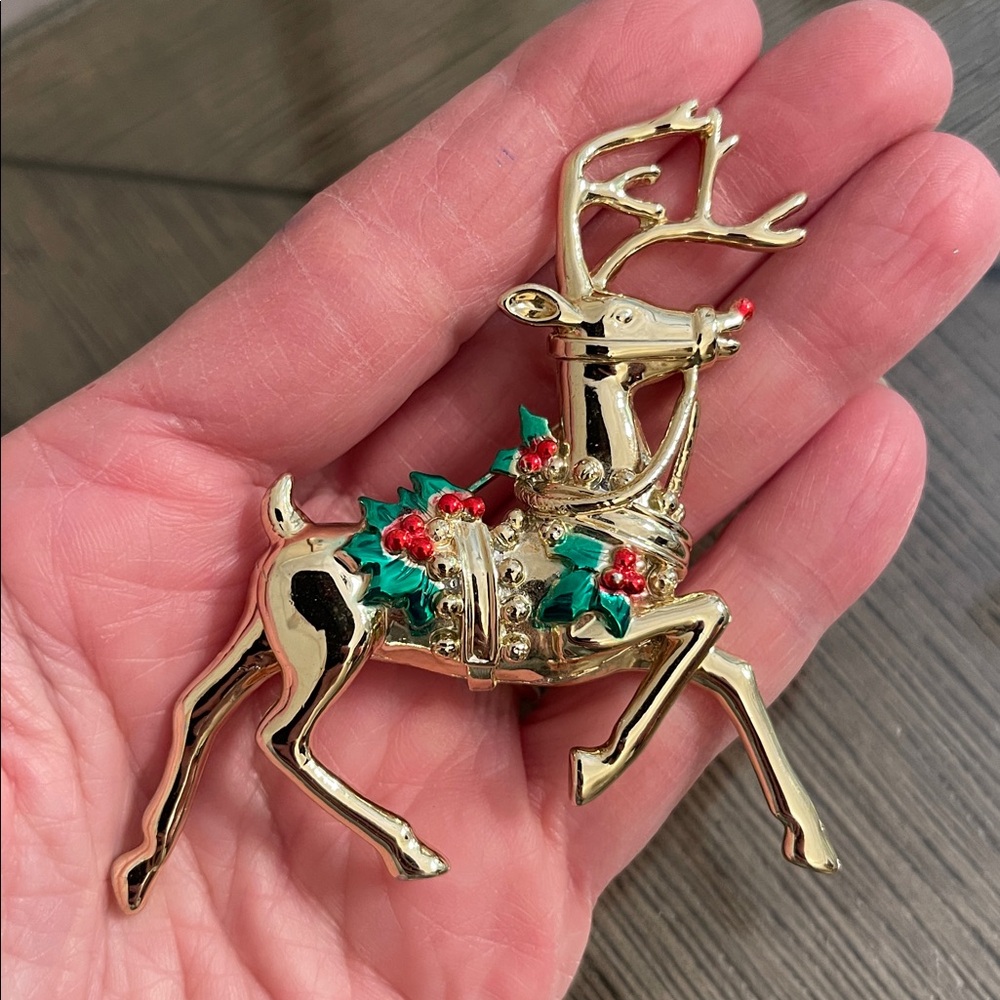 Large Vintage Gold-tone Reindeer with Holly Accents Brooch Holiday Pin - Picture 8 of 15